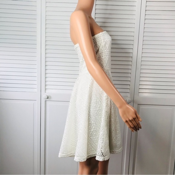 EXPRESS White Eyelet Strapless Dress Size Large - Picture 3 of 7
